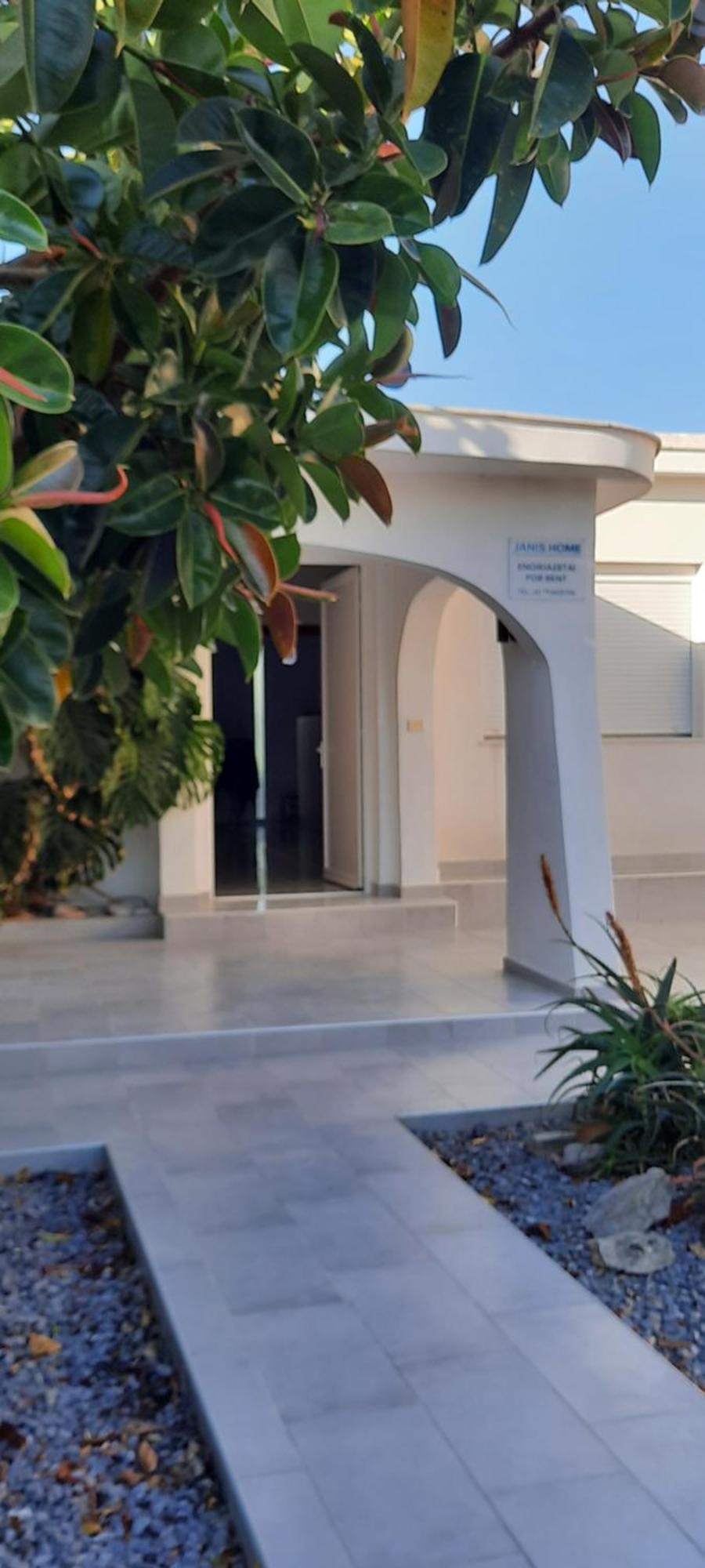 Janis Home Chrani Buitenkant foto